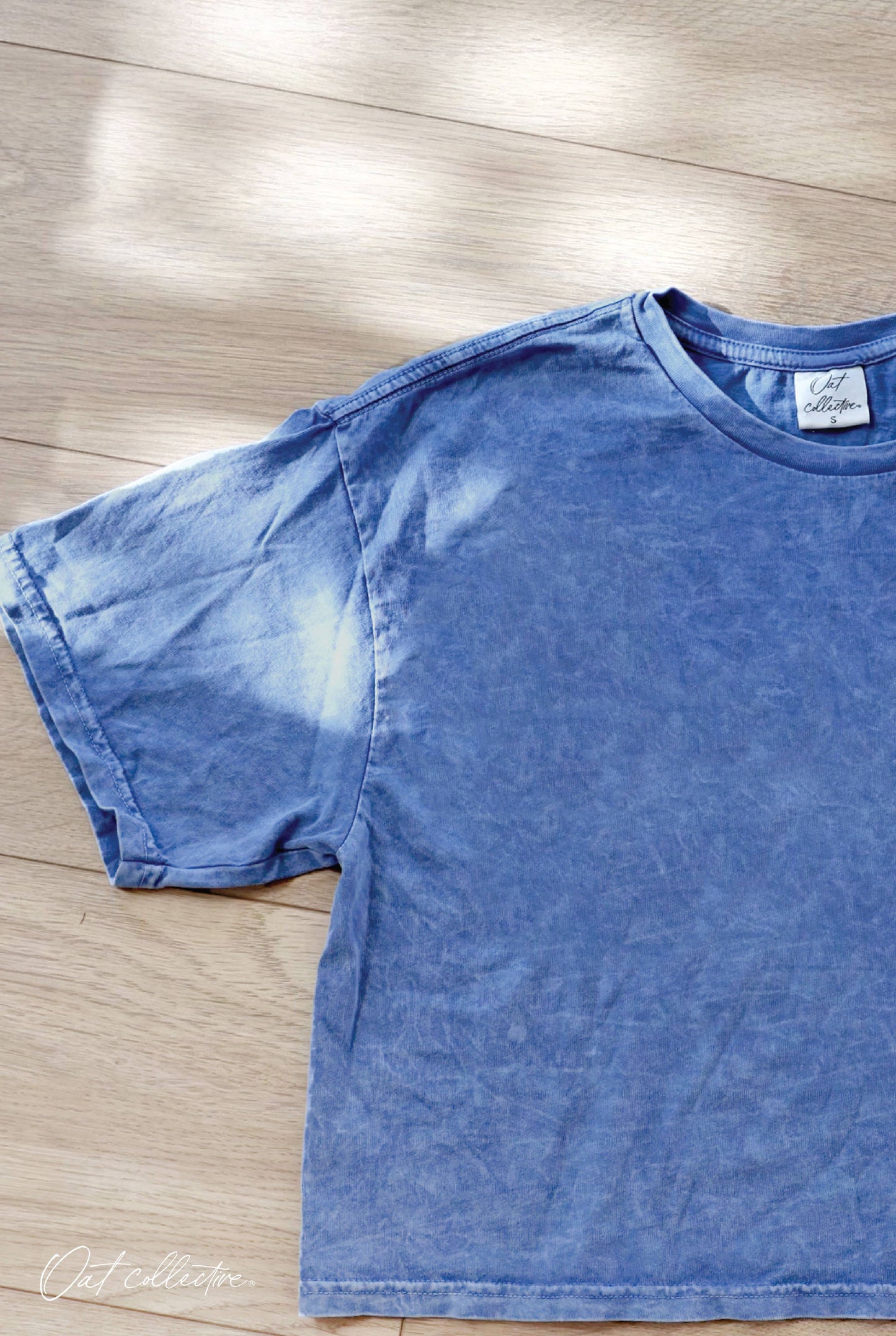 SALT WATER AND SUNSETS Cropped Mineral Graphic Top