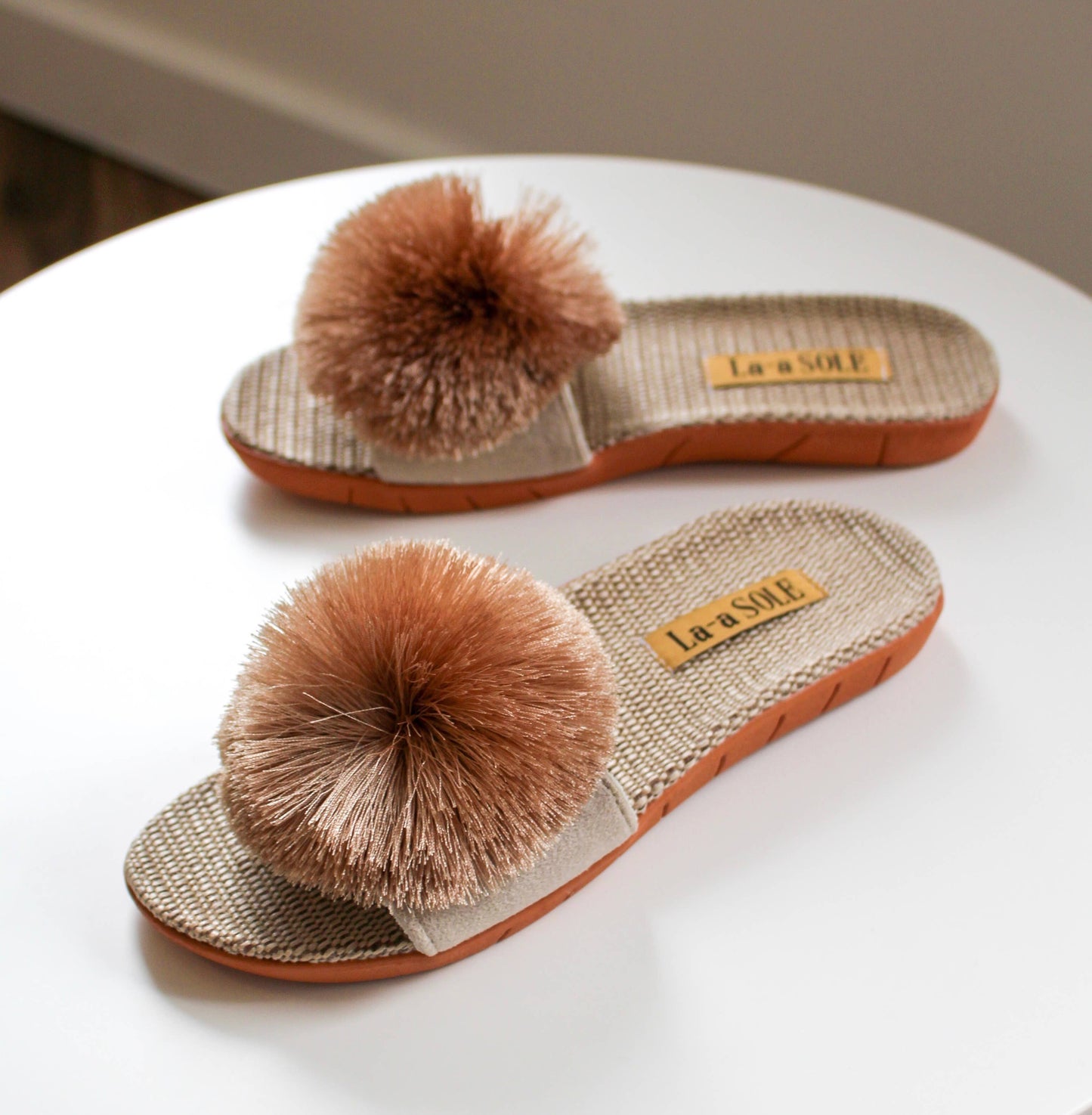 Pom Pom Slides | Champagne
